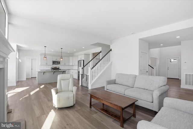 525 BREEZEWOOD LN, Annville, PA 17003