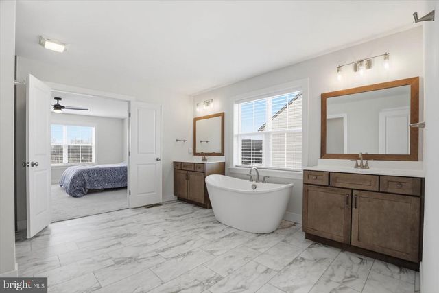 525 BREEZEWOOD LN, Annville, PA 17003