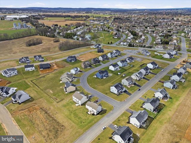 525 BREEZEWOOD LN, Annville, PA 17003