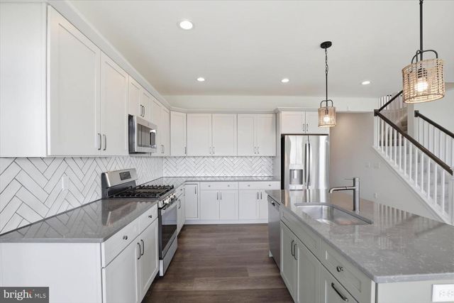 525 BREEZEWOOD LN, Annville, PA 17003