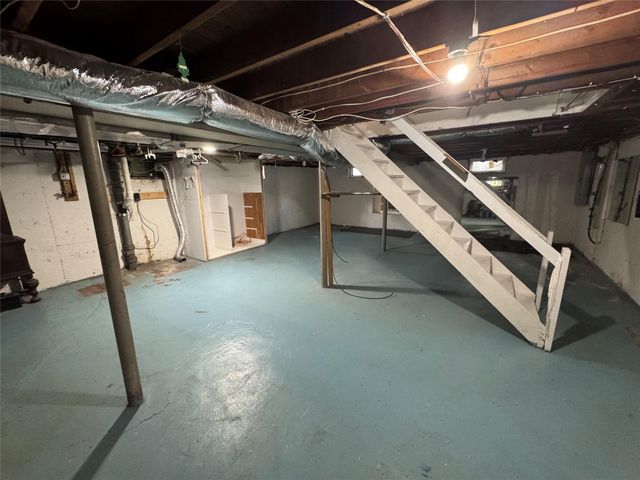 3 Rhodes Lane, Hicksville, NY 11801