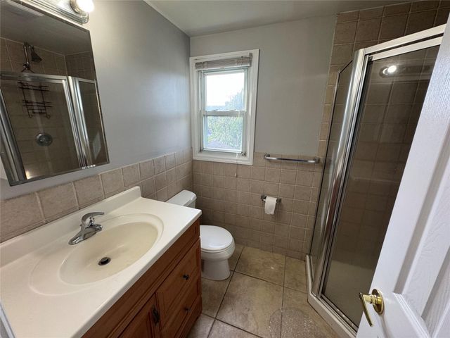 3 Rhodes Lane, Hicksville, NY 11801