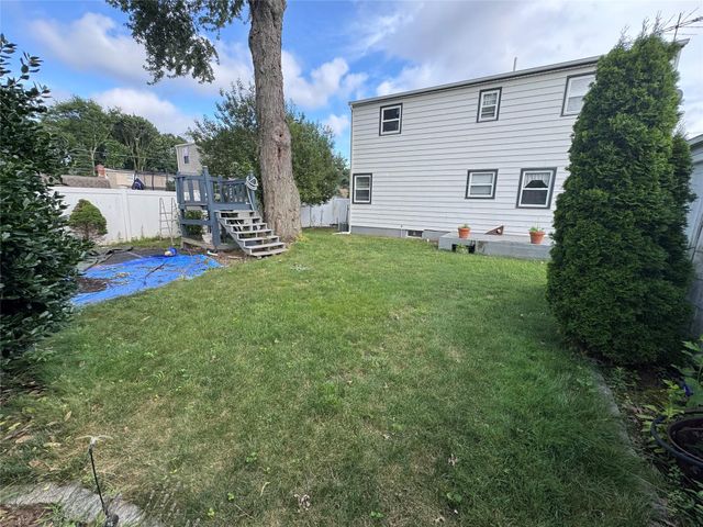 3 Rhodes Lane, Hicksville, NY 11801
