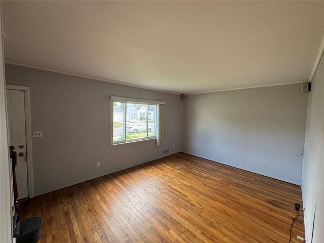 3 Rhodes Lane, Hicksville, NY 11801