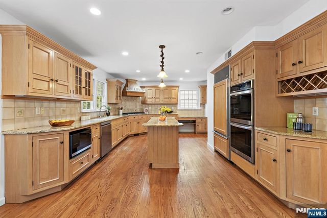 830 Summit Avenue, River Edge, NJ 07661
