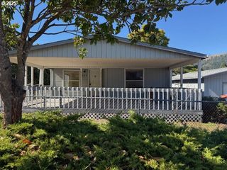 903 COOK St, Myrtle Creek, OR 97457