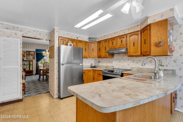61 Broadway Road, Freehold, NJ 07728