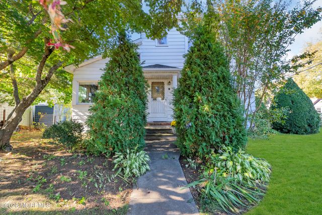 61 Broadway Road, Freehold, NJ 07728