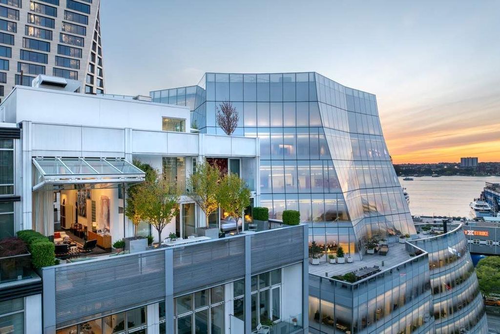 524 W 19th St Ph, New York City, NY 10011