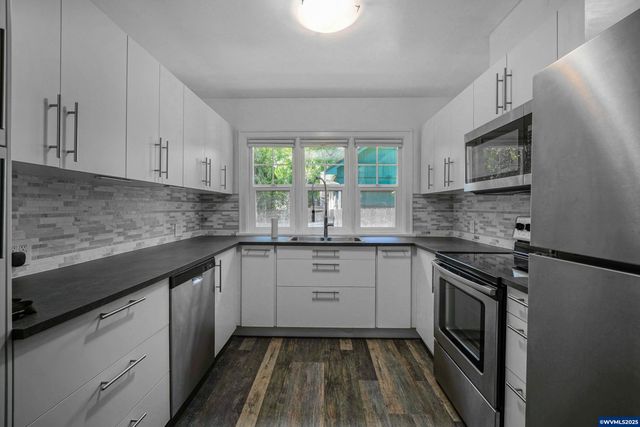 1859 State St, Salem, OR 97301