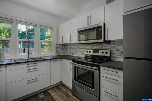 1859 State St, Salem, OR 97301