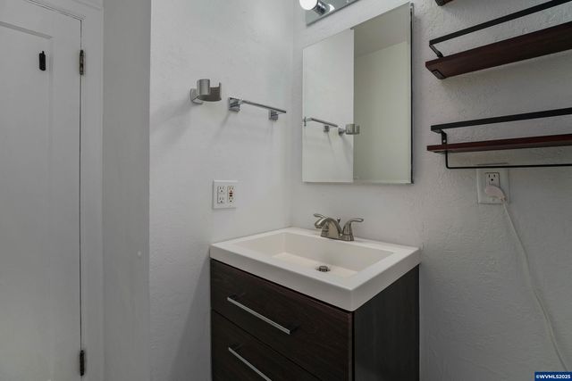 1859 State St, Salem, OR 97301