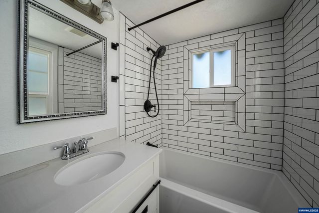 1859 State St, Salem, OR 97301