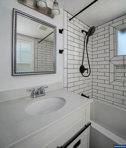 1859 State St, Salem, OR 97301