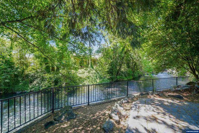 1859 State St, Salem, OR 97301