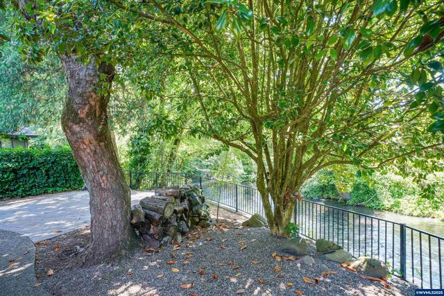 1859 State St, Salem, OR 97301