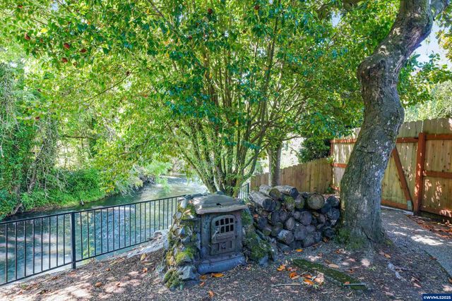 1859 State St, Salem, OR 97301