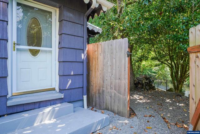 1859 State St, Salem, OR 97301