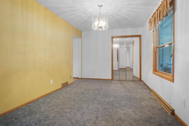 229 Bittersweet DRIVE, West Bend, WI 53095