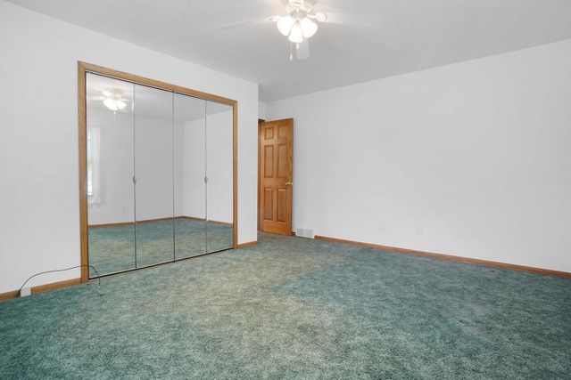229 Bittersweet DRIVE, West Bend, WI 53095