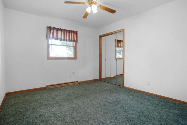 229 Bittersweet DRIVE, West Bend, WI 53095