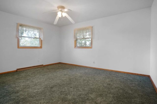 229 Bittersweet DRIVE, West Bend, WI 53095