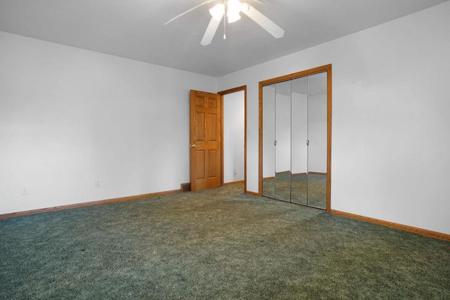 229 Bittersweet DRIVE, West Bend, WI 53095