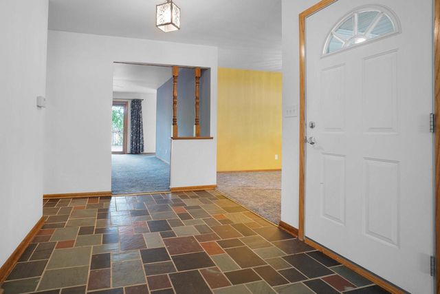 229 Bittersweet DRIVE, West Bend, WI 53095