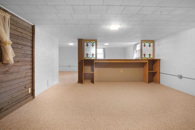 229 Bittersweet DRIVE, West Bend, WI 53095