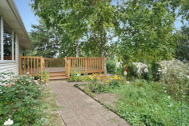 229 Bittersweet DRIVE, West Bend, WI 53095