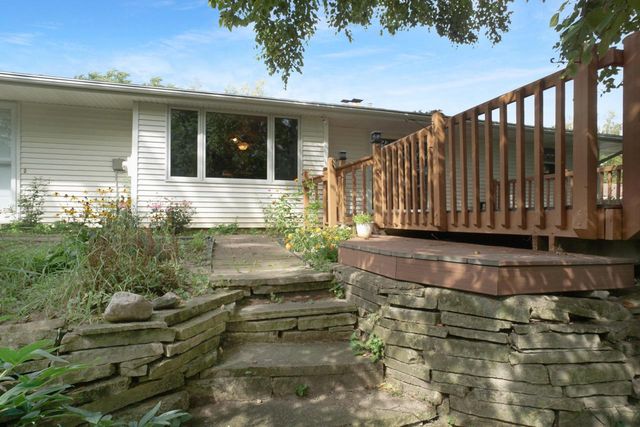 229 Bittersweet DRIVE, West Bend, WI 53095