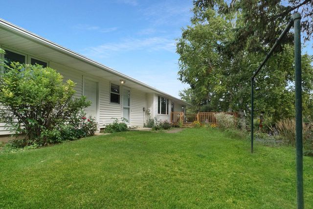 229 Bittersweet DRIVE, West Bend, WI 53095