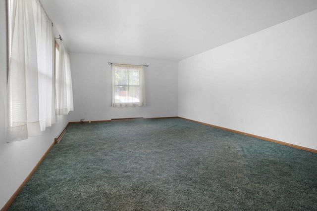 229 Bittersweet DRIVE, West Bend, WI 53095