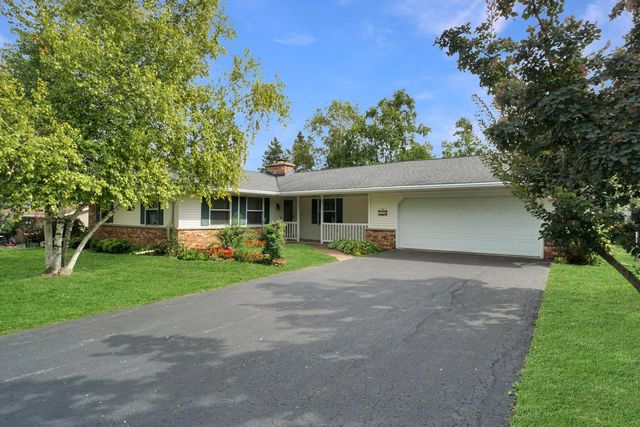 229 Bittersweet DRIVE, West Bend, WI 53095