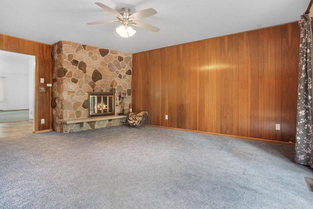 229 Bittersweet DRIVE, West Bend, WI 53095