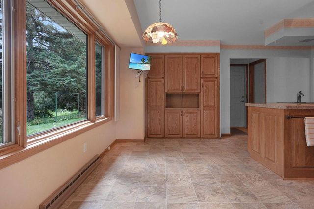 229 Bittersweet DRIVE, West Bend, WI 53095
