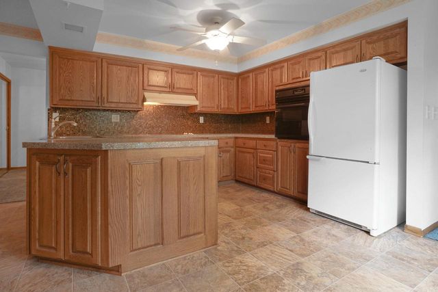 229 Bittersweet DRIVE, West Bend, WI 53095