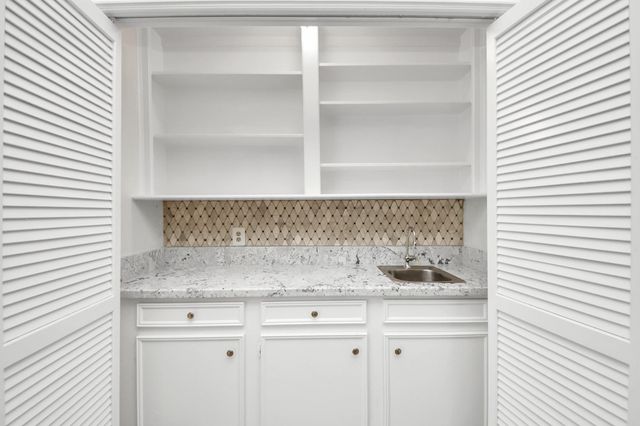 619 Shenandoah Drive, Shenandoah, TX 77381