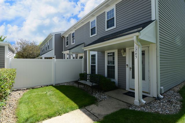1265 Downing Street, Roselle, IL 60172