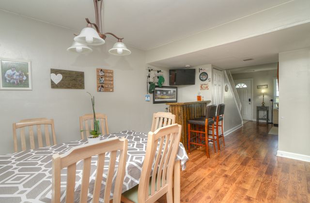 1265 Downing Street, Roselle, IL 60172