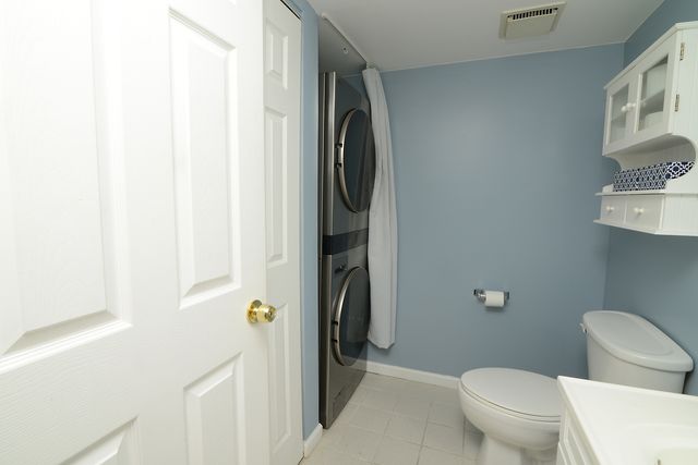 1265 Downing Street, Roselle, IL 60172