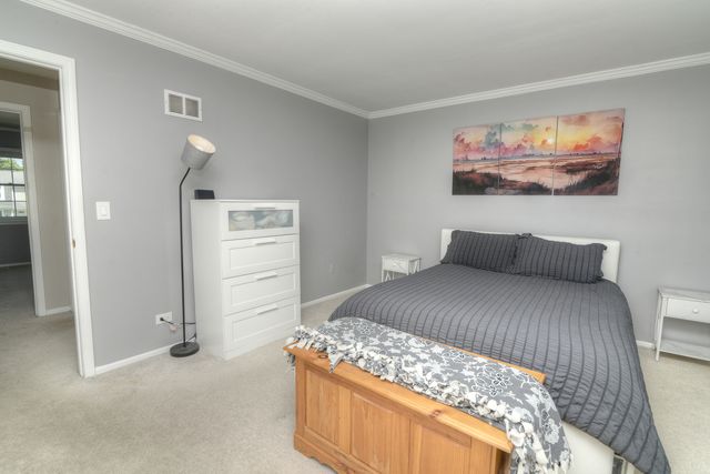 1265 Downing Street, Roselle, IL 60172