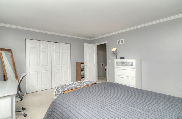 1265 Downing Street, Roselle, IL 60172