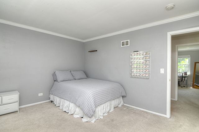 1265 Downing Street, Roselle, IL 60172
