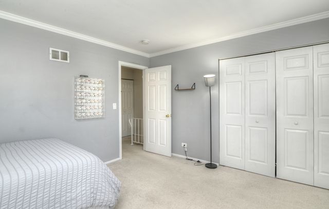 1265 Downing Street, Roselle, IL 60172