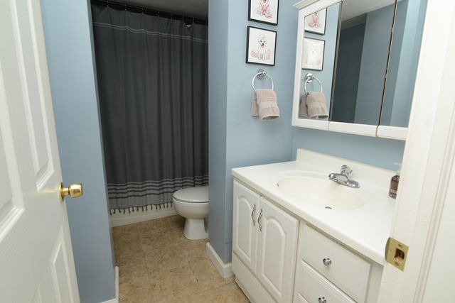 1265 Downing Street, Roselle, IL 60172