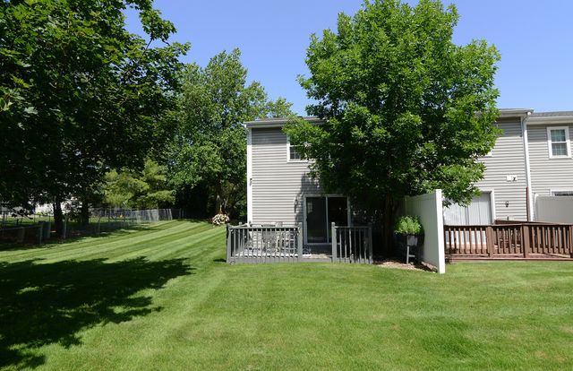 1265 Downing Street, Roselle, IL 60172