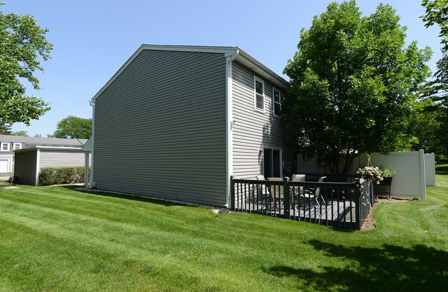 1265 Downing Street, Roselle, IL 60172