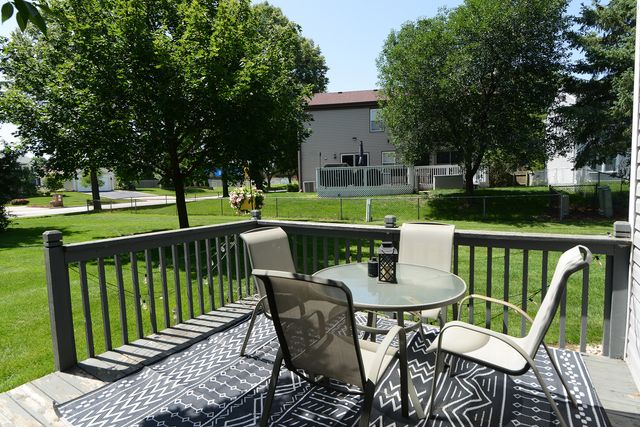 1265 Downing Street, Roselle, IL 60172