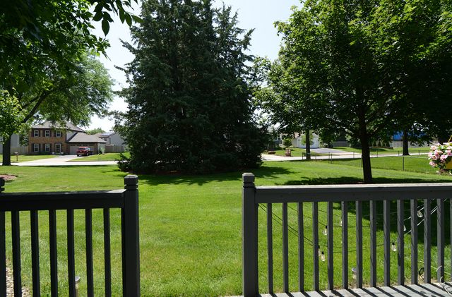 1265 Downing Street, Roselle, IL 60172